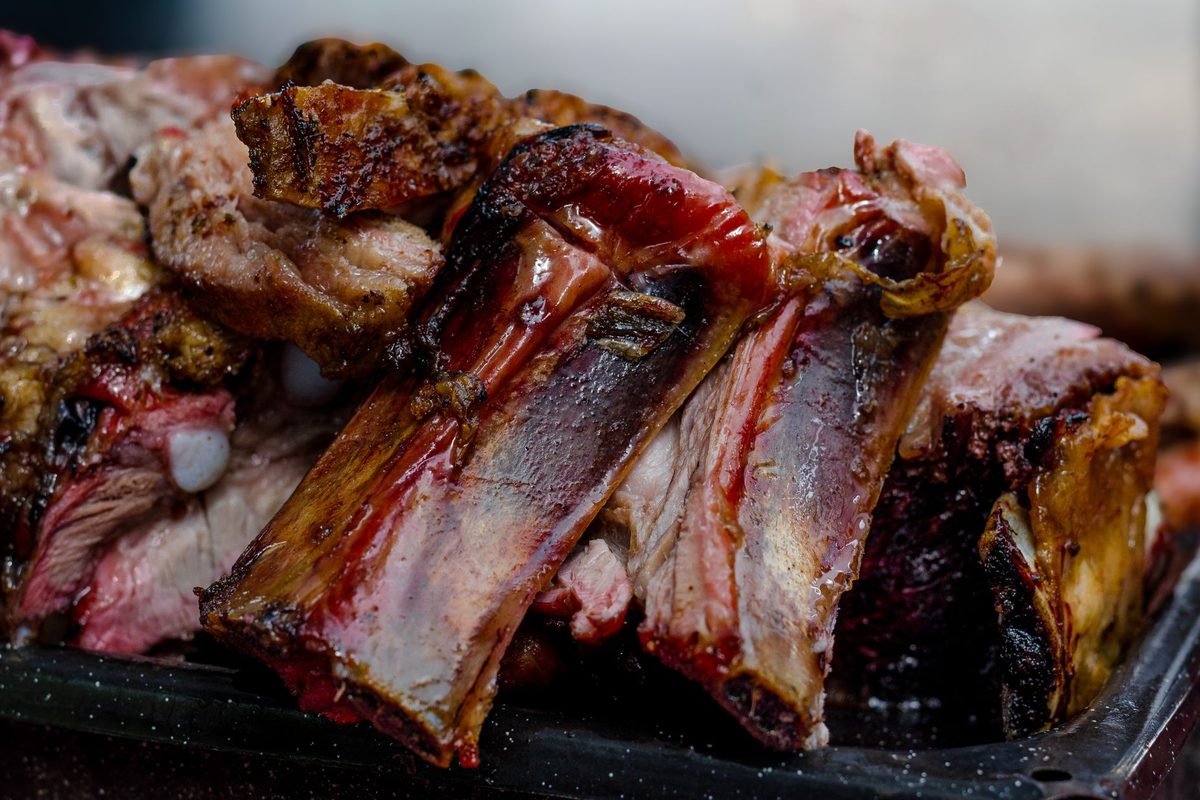 Côte de bœuf grillée au charbon